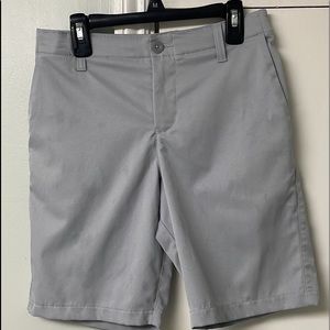 Boys Under Armour gray dri fit golf short